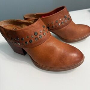 Söfft Brown Leather Studded Ankle Booties Size 7 Chunky Heel